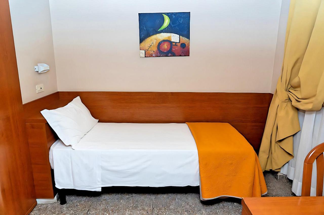Hotel Cervia Рим Екстериор снимка