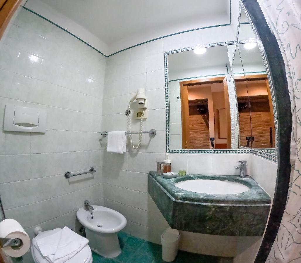 Hotel Cervia Рим Екстериор снимка