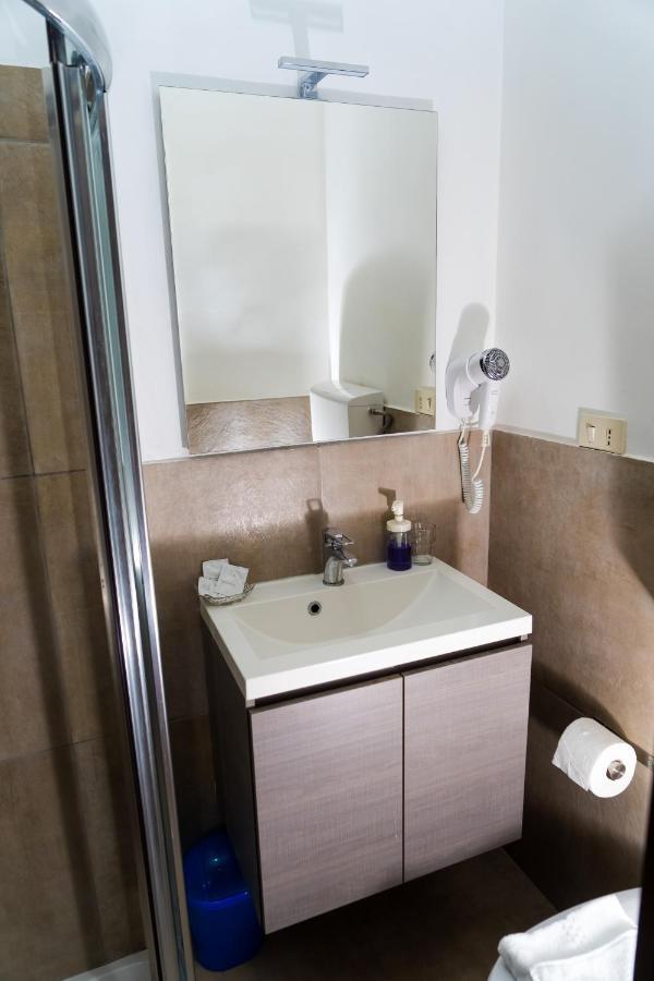 Hotel Cervia Рим Екстериор снимка