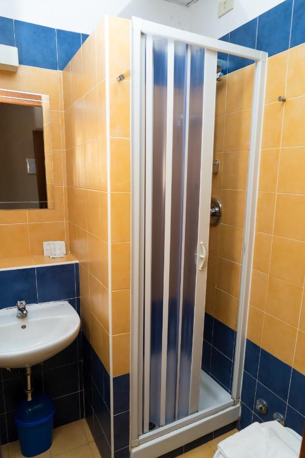 Hotel Cervia Рим Екстериор снимка