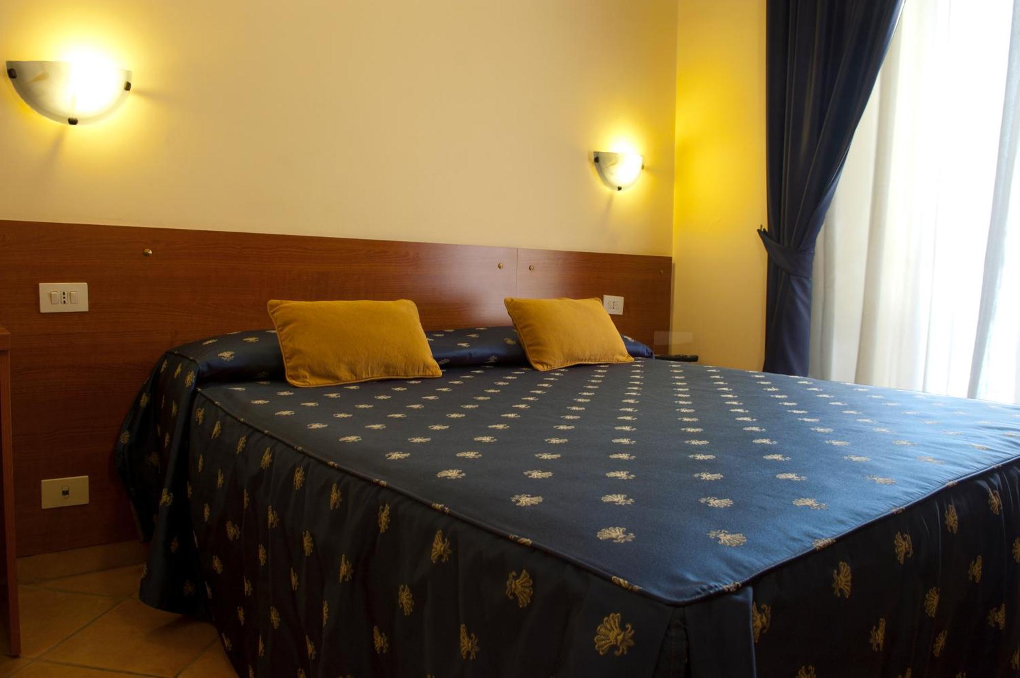 Hotel Cervia Рим Екстериор снимка